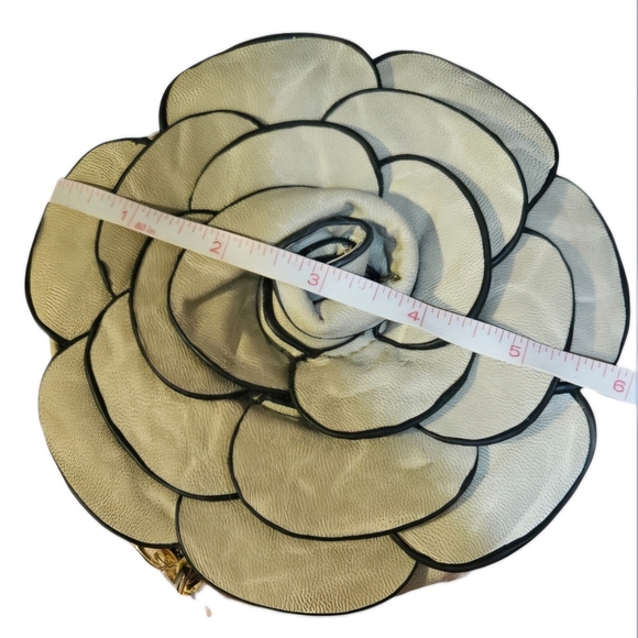 Leather Flower Wristlet w/ Beaded Flower Dangle - Picture 6 of 8